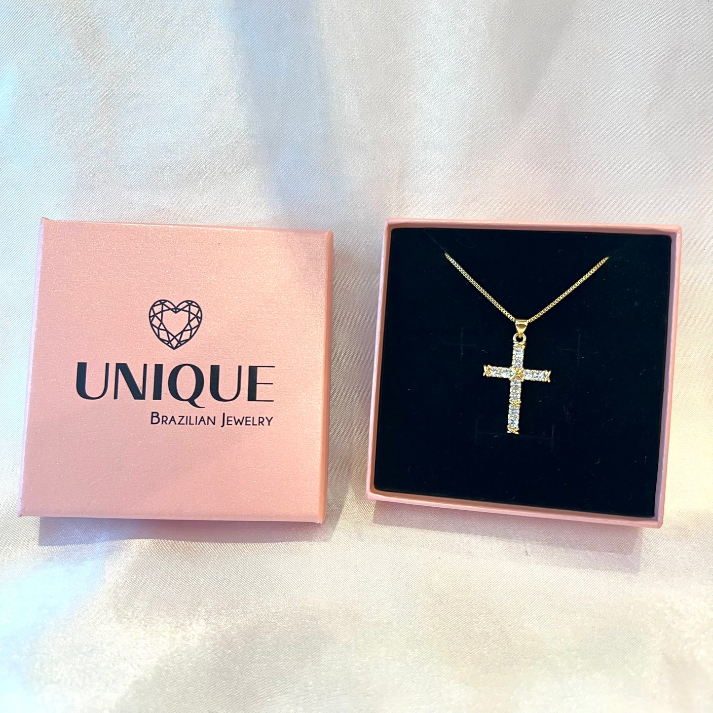 BOLD MEDIUM CROSS NECKLACE | 18K Gold Plated