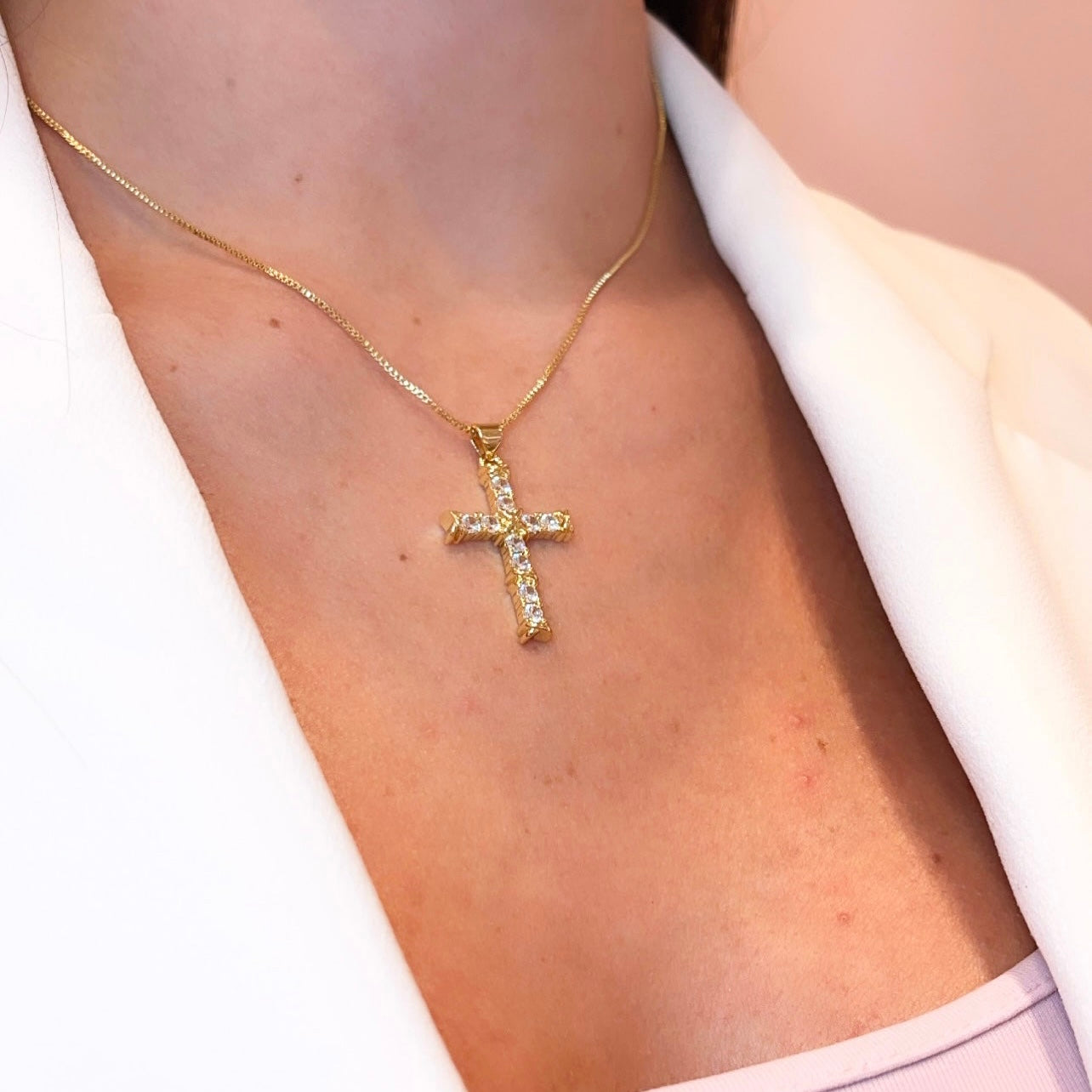 BOLD MEDIUM CROSS NECKLACE | 18K Gold Plated